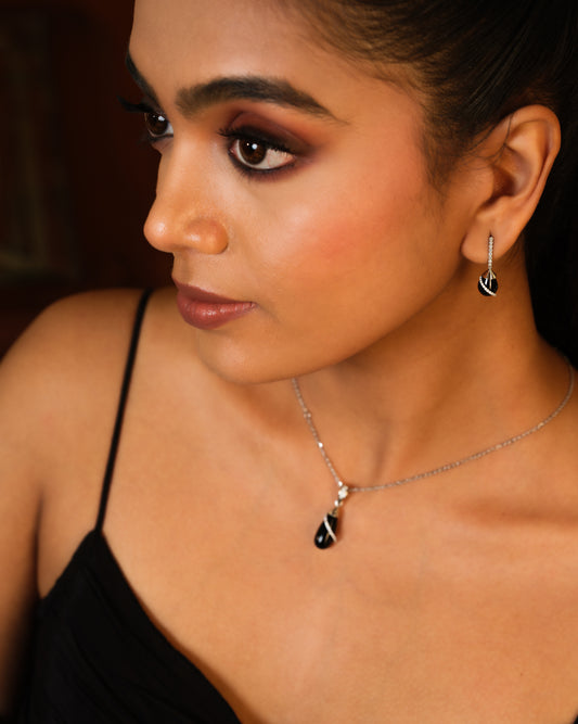 NOIR PENDANT